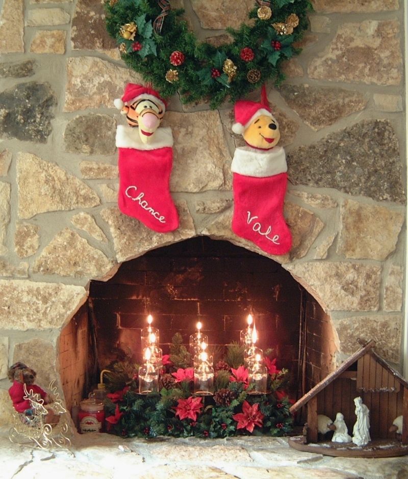 Hildebrand Christmas ScreenSaver/800x600_2000-12-18 Fireplce-Stockings.jpg